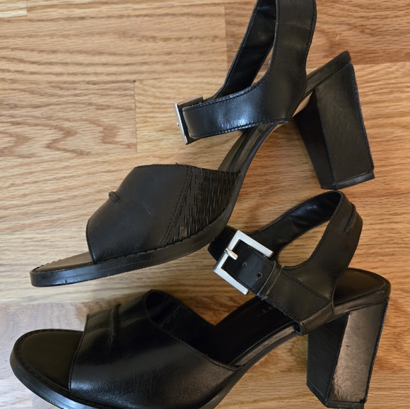 Rockport heels - Picture 3 of 4
